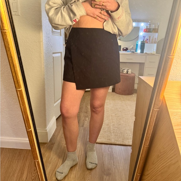 Abercrombie Black Mini Skort- Size Medium - Picture 10 of 10